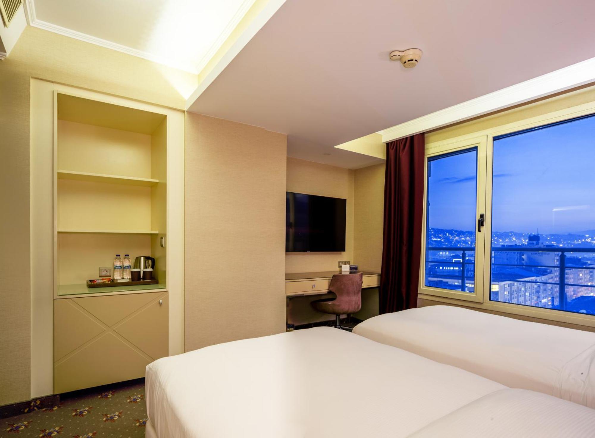 Doubletree By Hilton Izmir - Alsancak Hotell Eksteriør bilde