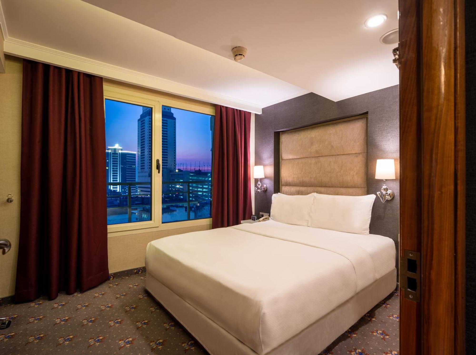 Doubletree By Hilton Izmir - Alsancak Hotell Eksteriør bilde