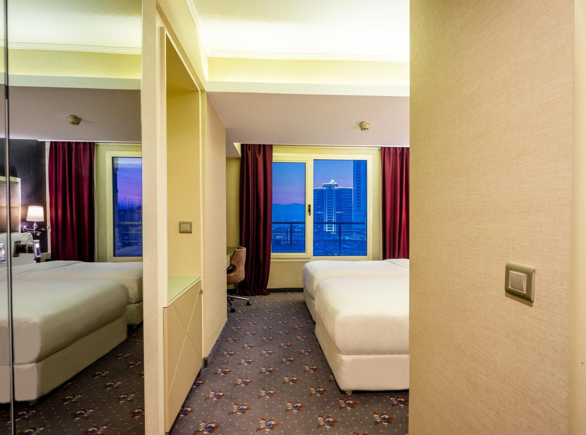 Doubletree By Hilton Izmir - Alsancak Hotell Eksteriør bilde