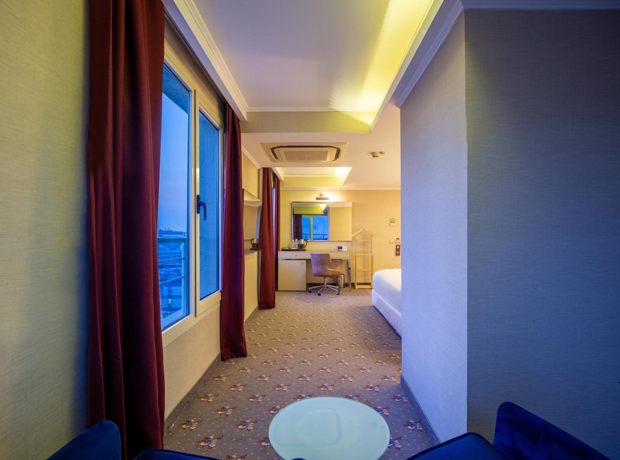 Doubletree By Hilton Izmir - Alsancak Hotell Eksteriør bilde