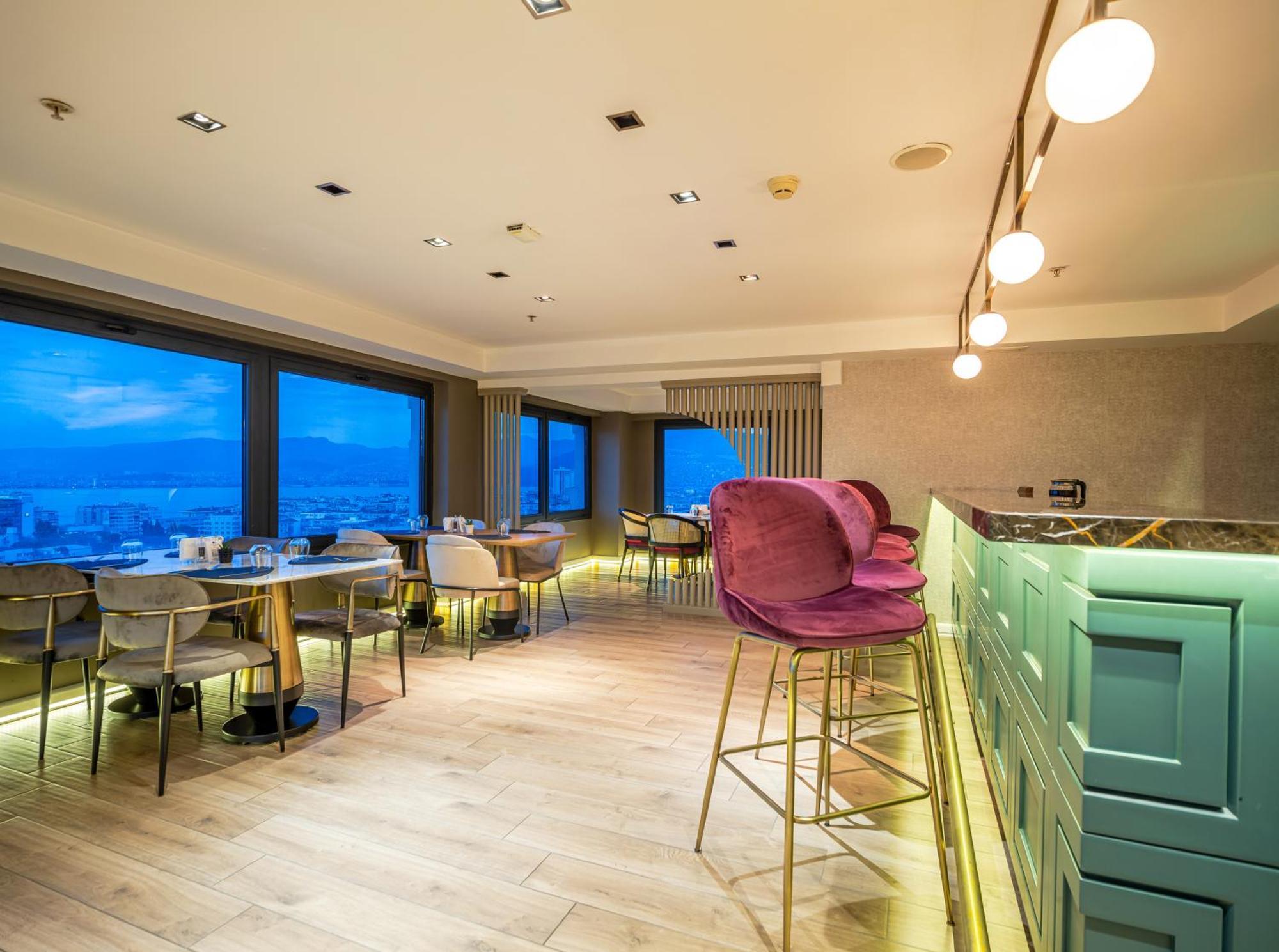 Doubletree By Hilton Izmir - Alsancak Hotell Eksteriør bilde