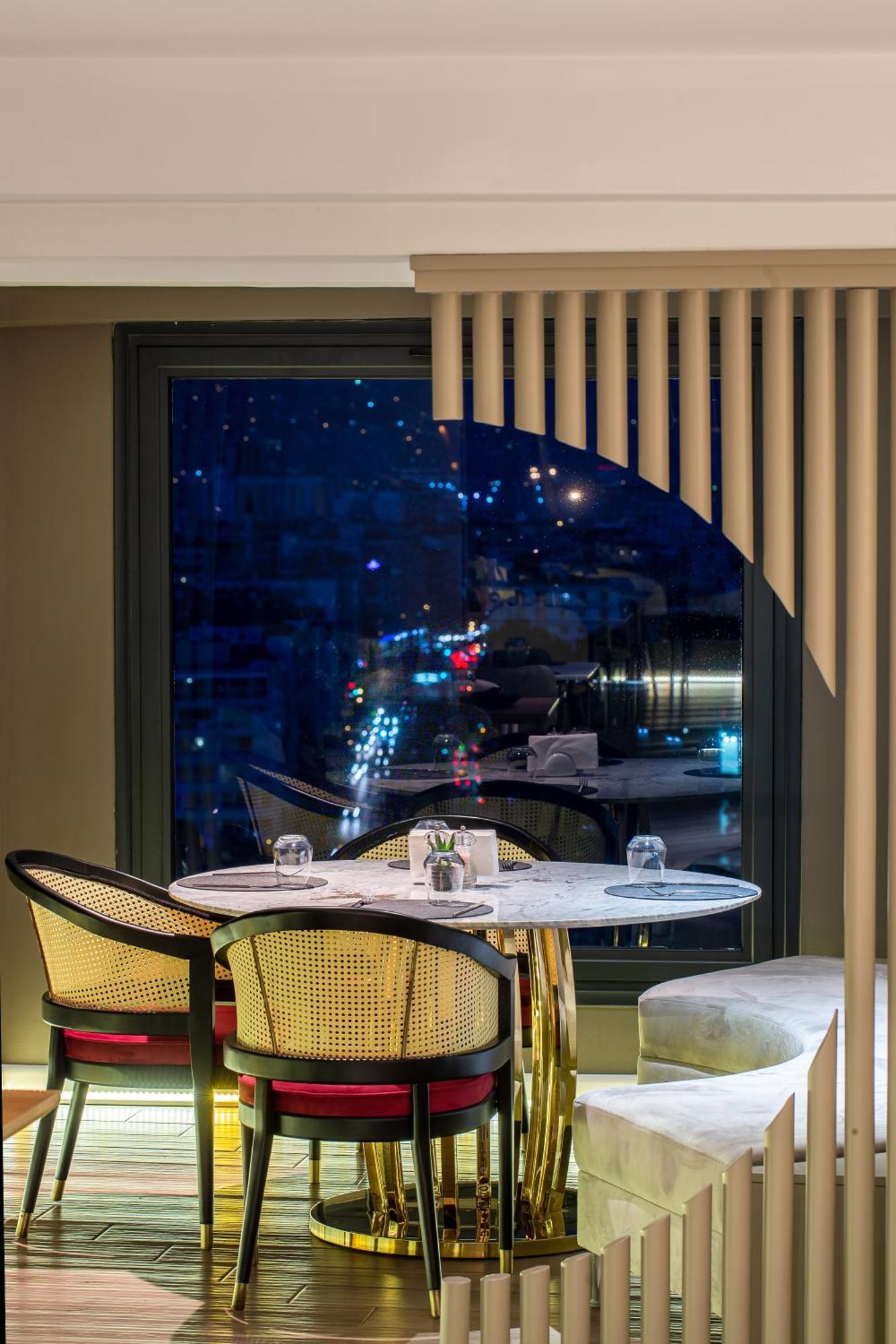 Doubletree By Hilton Izmir - Alsancak Hotell Eksteriør bilde
