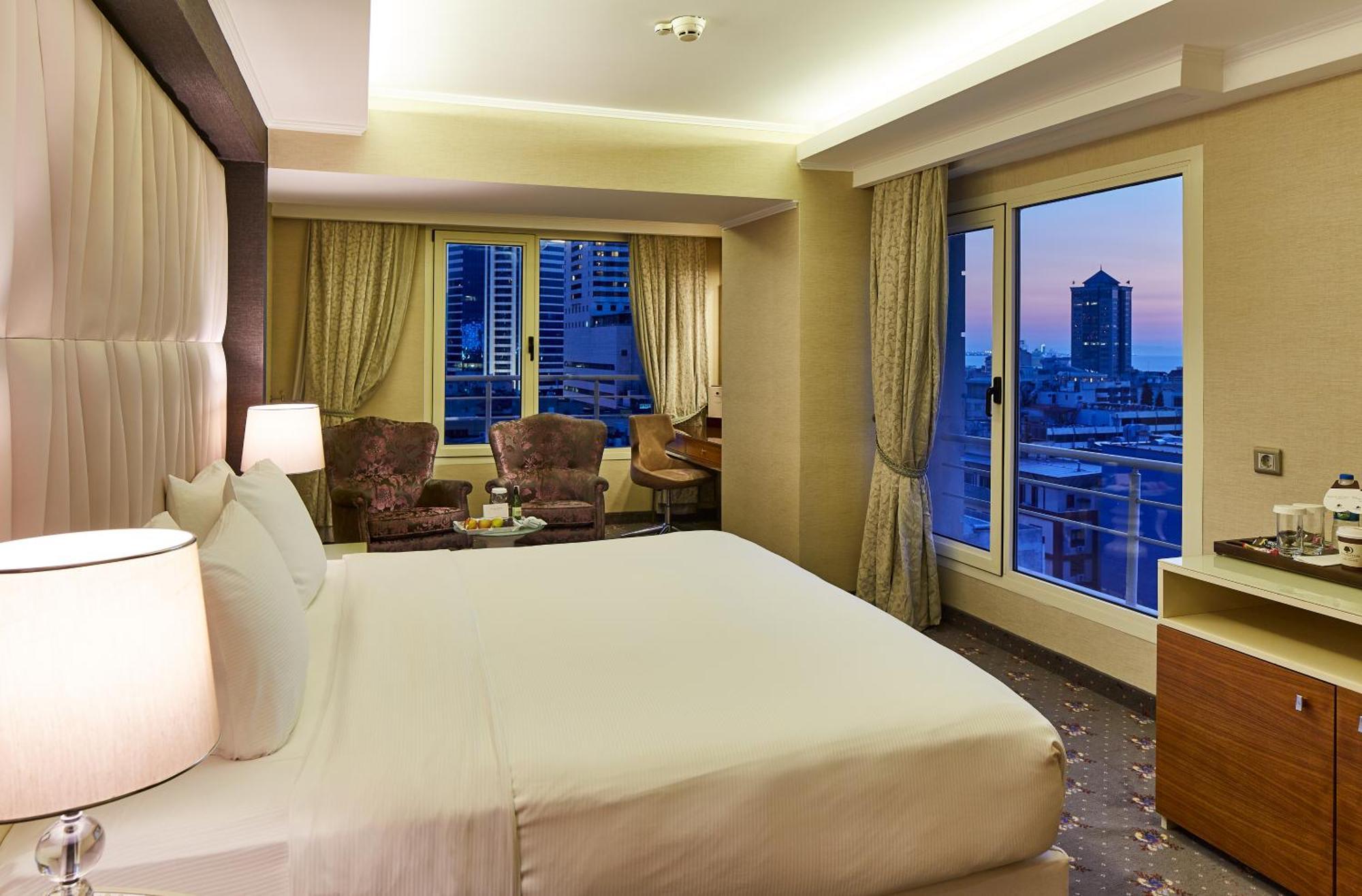 Doubletree By Hilton Izmir - Alsancak Hotell Eksteriør bilde