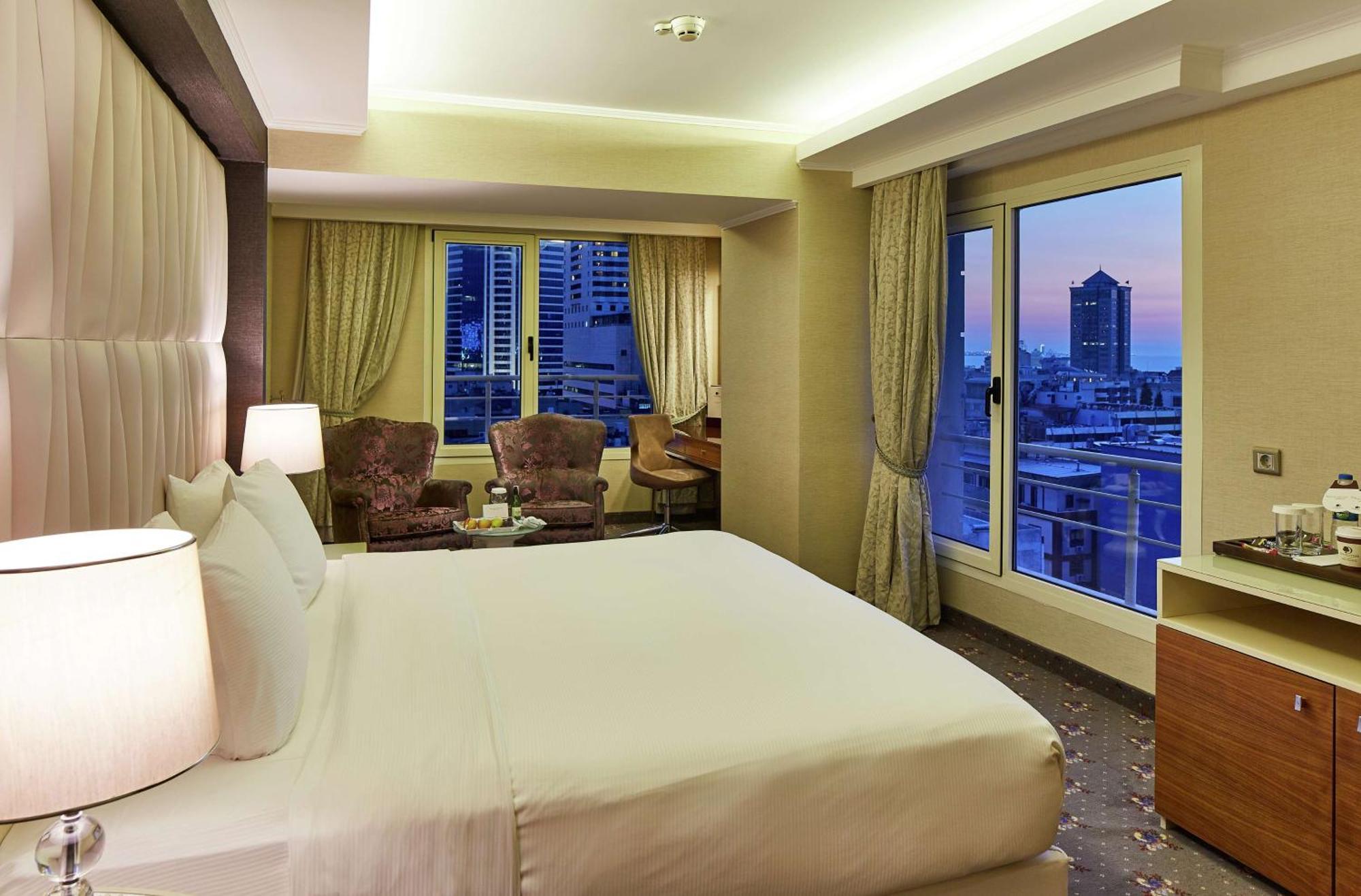 Doubletree By Hilton Izmir - Alsancak Hotell Eksteriør bilde