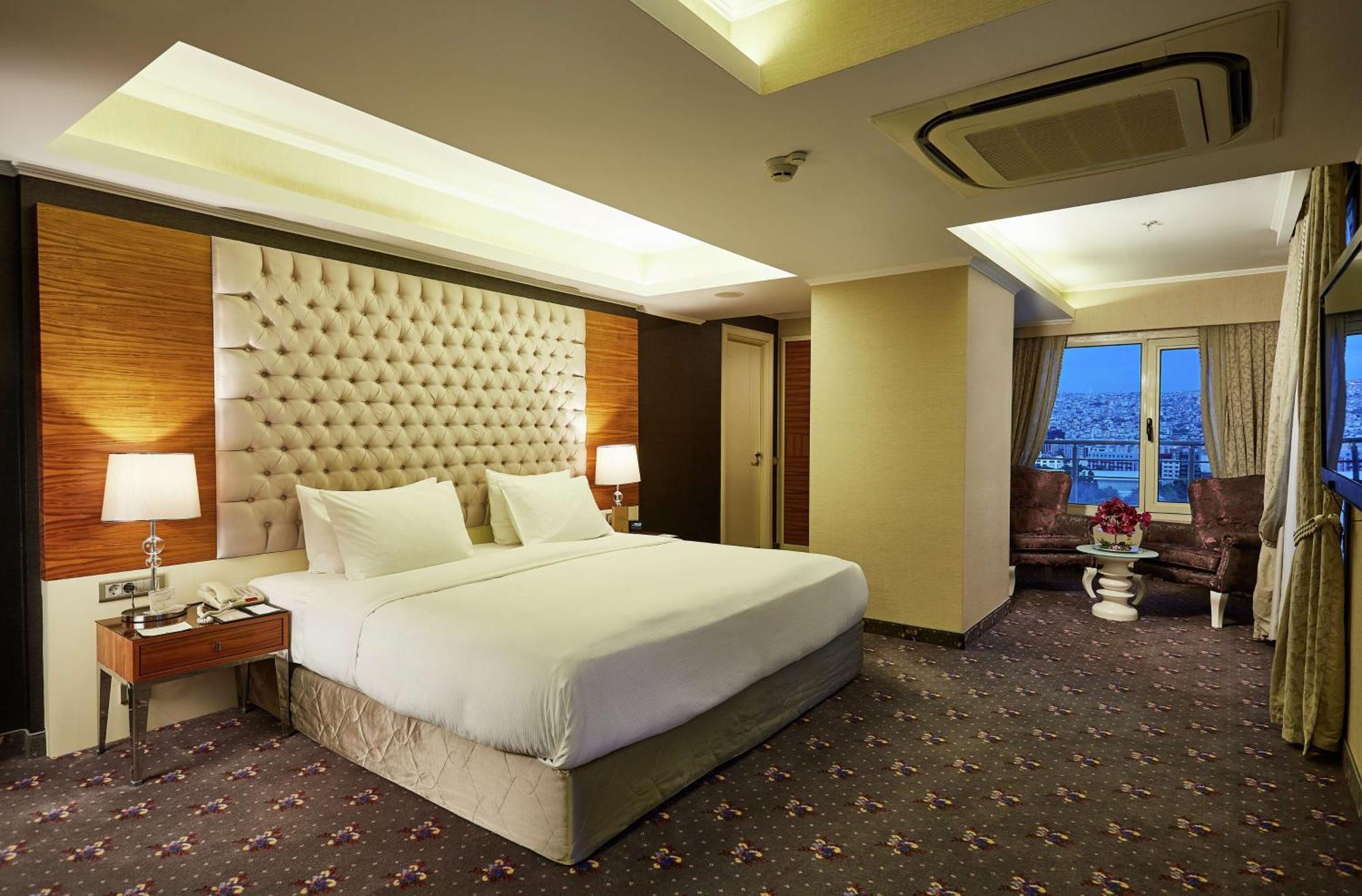 Doubletree By Hilton Izmir - Alsancak Hotell Eksteriør bilde