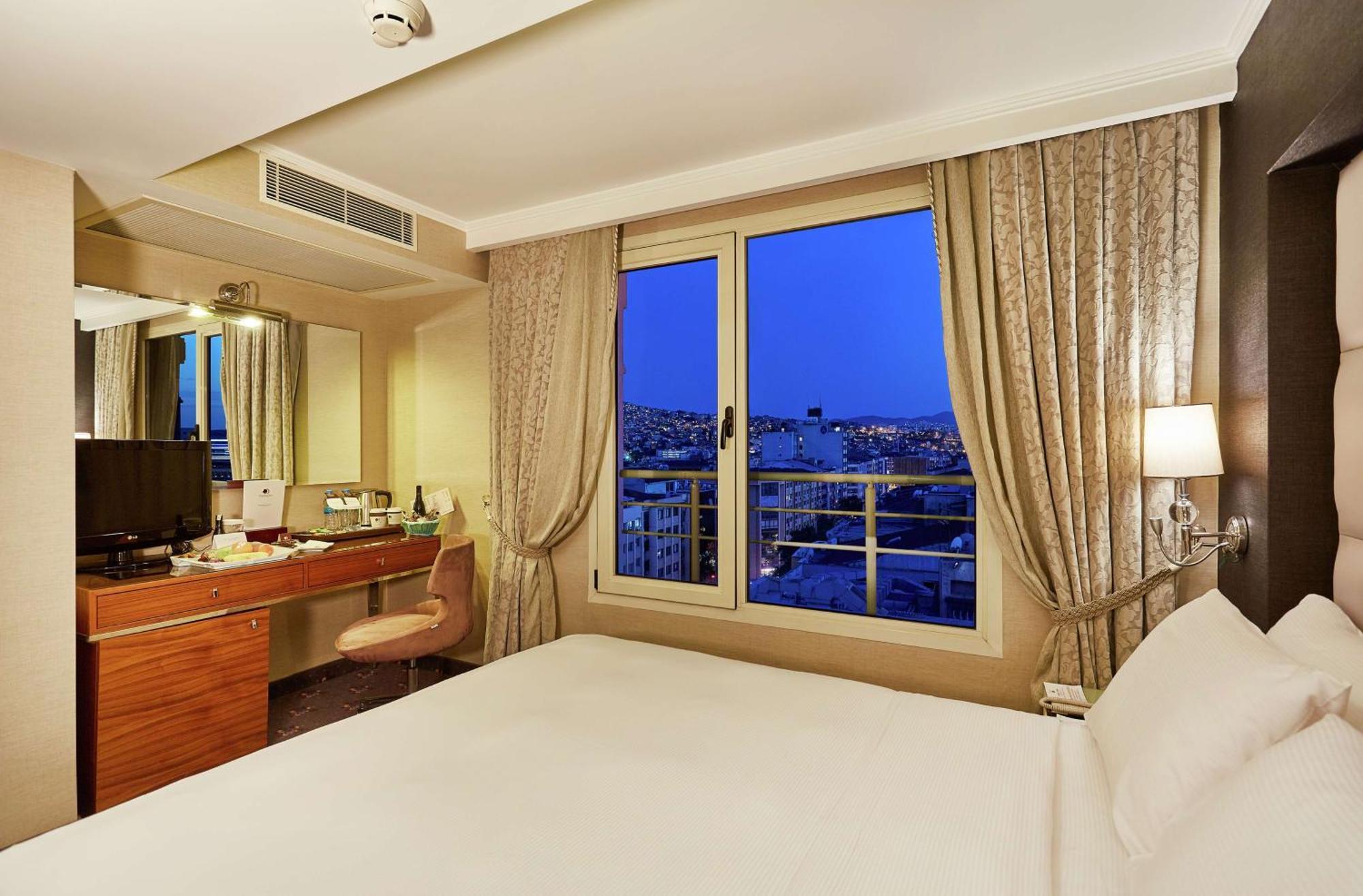Doubletree By Hilton Izmir - Alsancak Hotell Eksteriør bilde