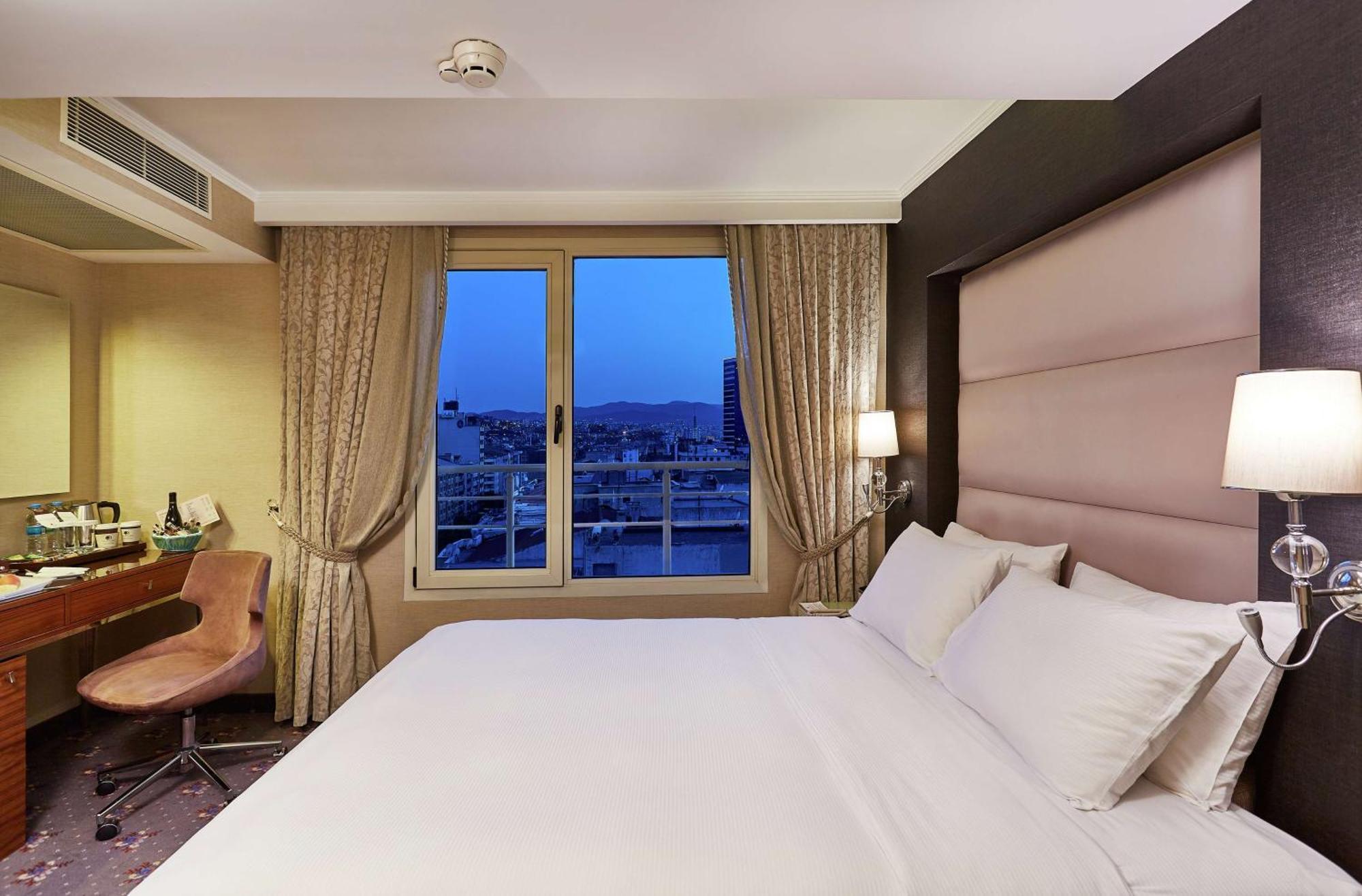 Doubletree By Hilton Izmir - Alsancak Hotell Eksteriør bilde