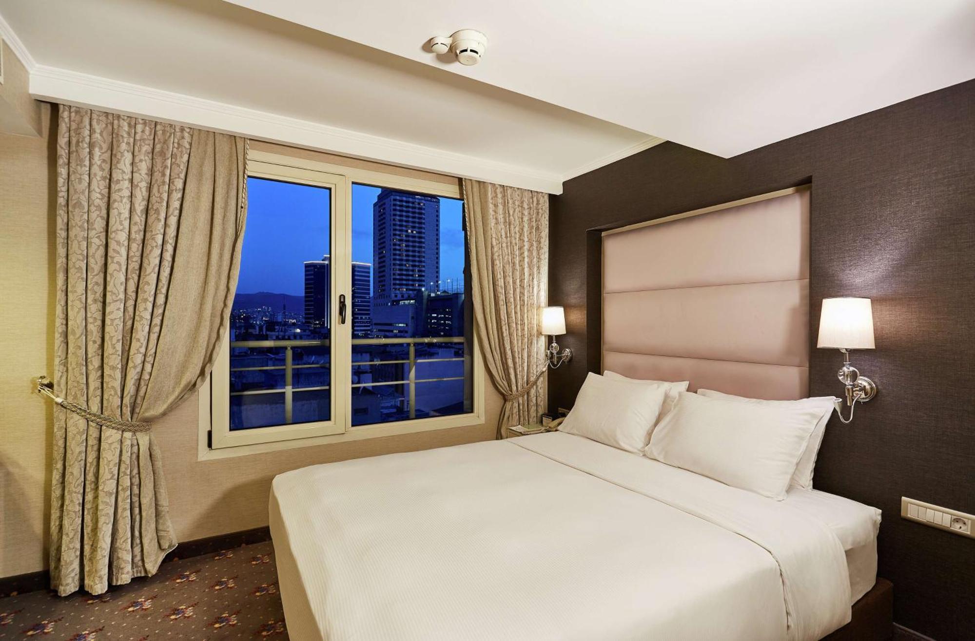 Doubletree By Hilton Izmir - Alsancak Hotell Eksteriør bilde