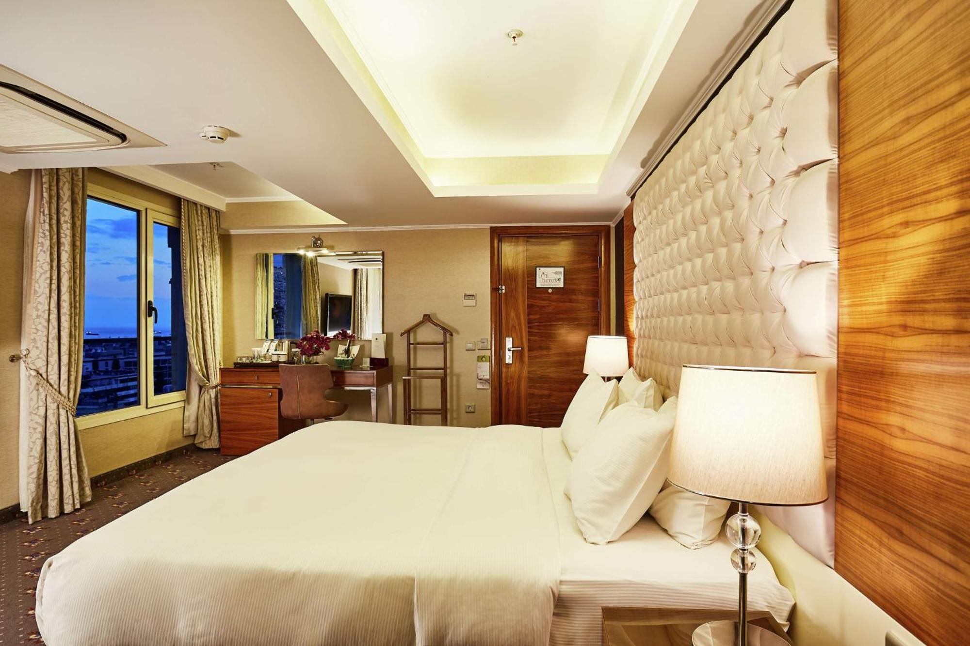 Doubletree By Hilton Izmir - Alsancak Hotell Eksteriør bilde