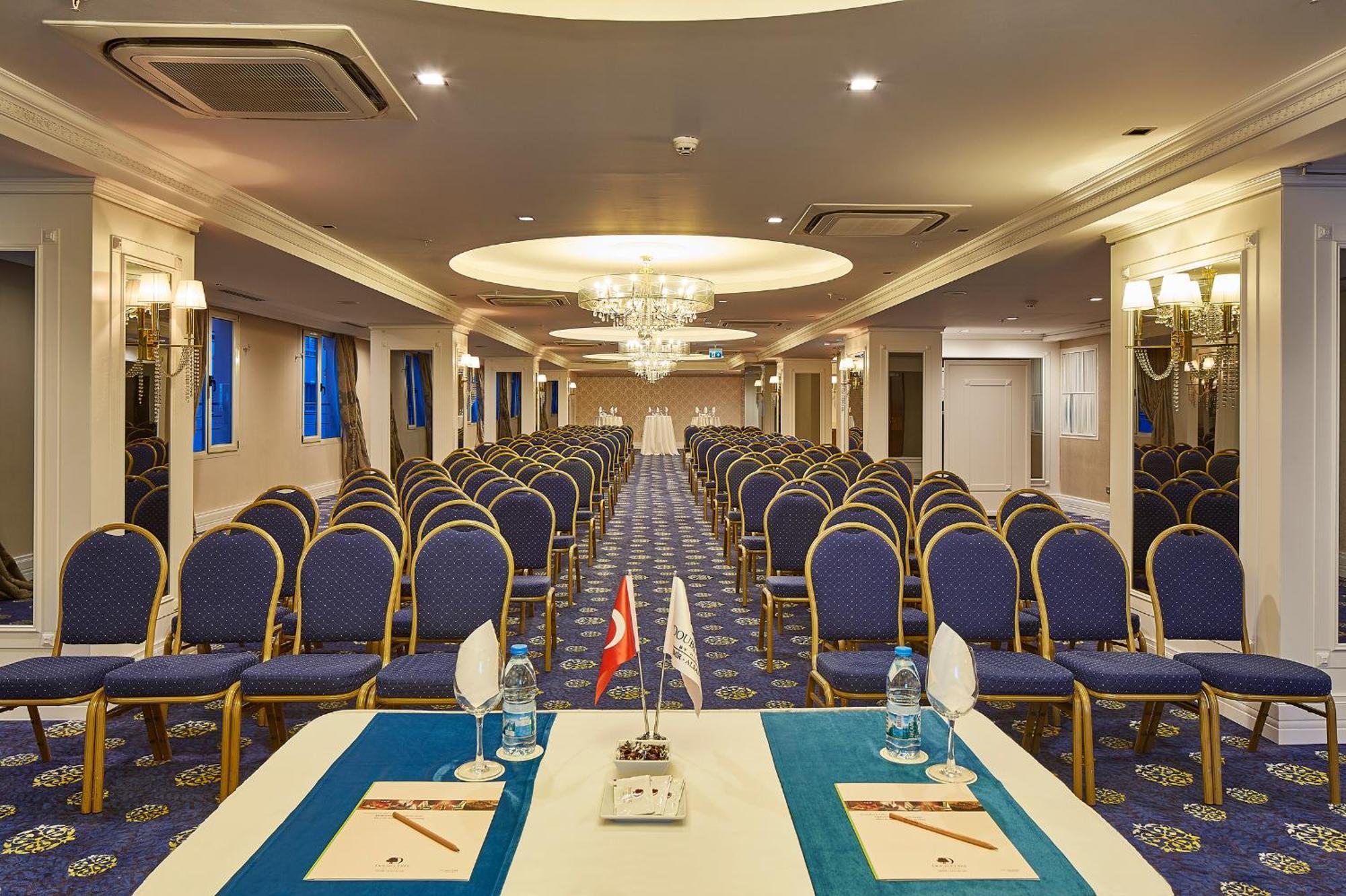 Doubletree By Hilton Izmir - Alsancak Hotell Eksteriør bilde